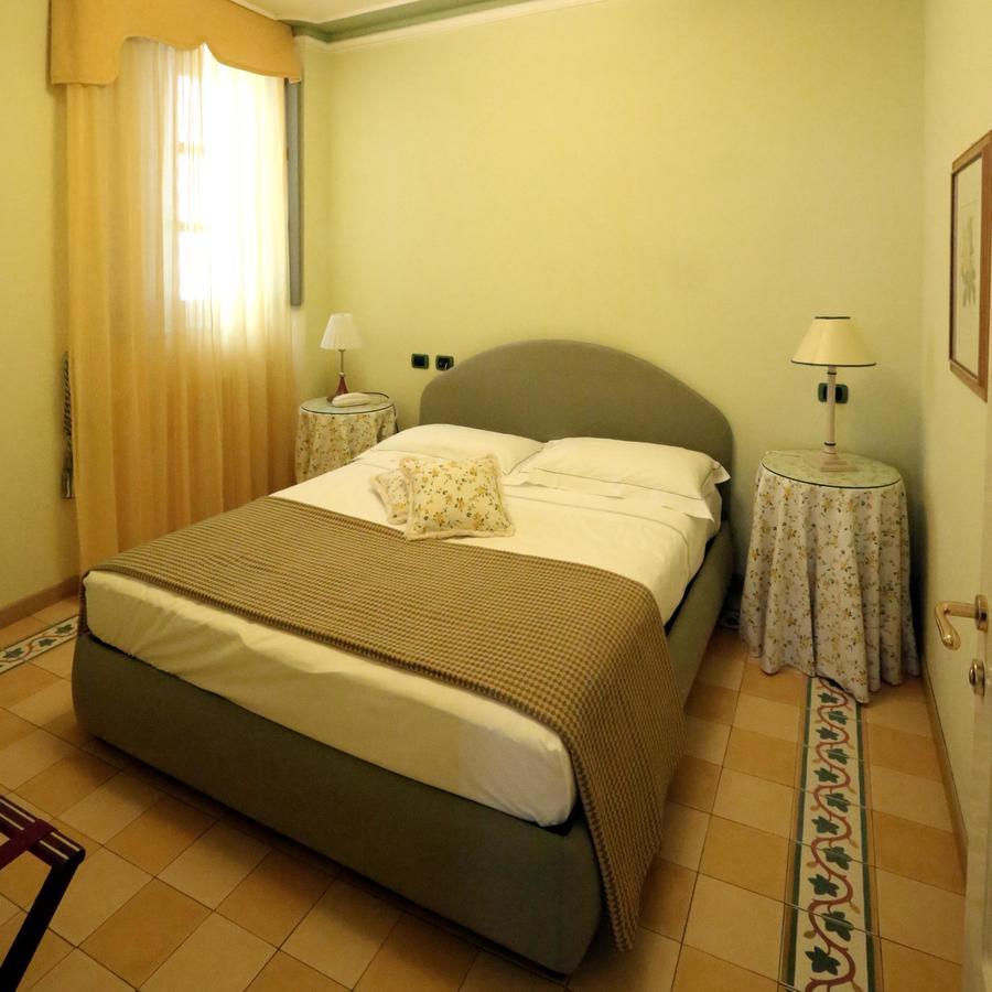 Albergo Castiglione Langhe Castiglione Tinella Esterno foto